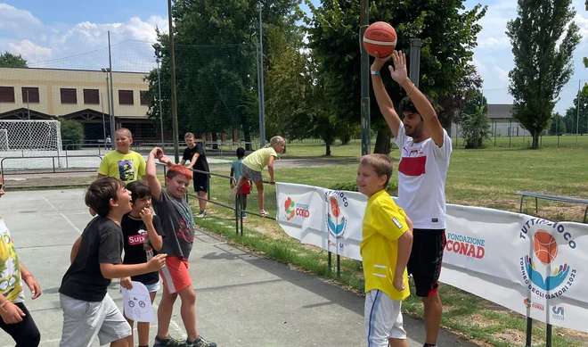 Bambini al torneo degli oratori 2023, organizzato da Fondazione Conad ETS